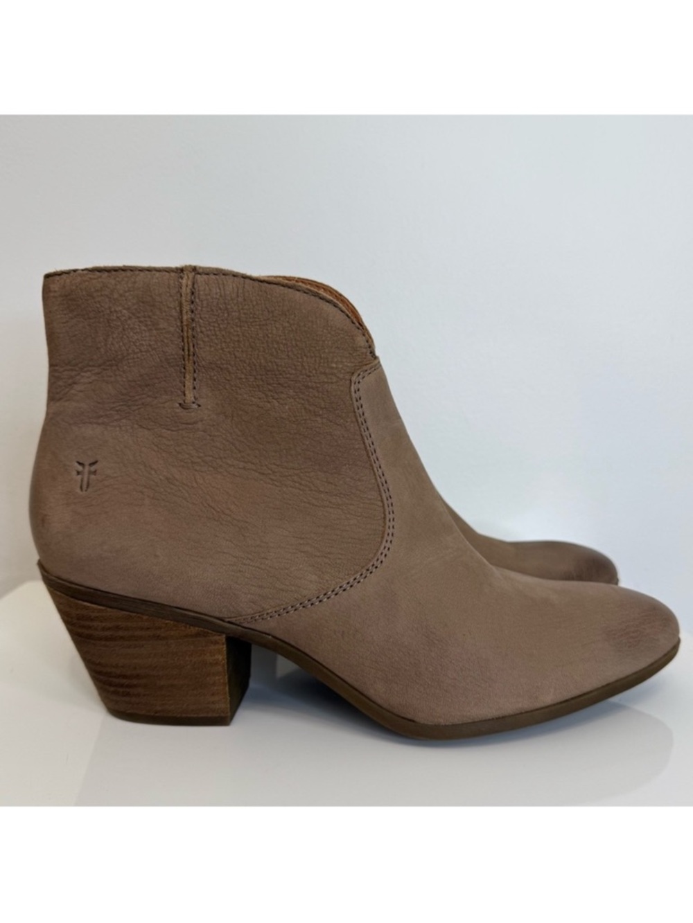 Frye Jennifer Taupe Gray Soft Nubuck Leather Western Ankle Boot Women’s Size 10